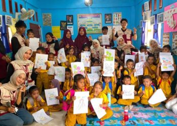 Tawa dan antusiasme anak-anak PAUD Cahaya Permata Gampong Blang Dalam Geunteng saat mengikuti senam sehat dan mewarnai bersama mahasiswa KKN Kelompok 6 Universitas Malikussaleh