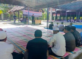 Mantan kombatan GAM Wilayah Pase menggelar doa bersama dan santunan anak yatim di kompleks Rumah Pahlawan Nasional Cut Meutia, Matangkuli, Aceh Utara