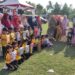 Momen penyerahan hadiah kepada para pemenang Lomba Mewarnai Anak-Anak di Lapangan Simpang Mulieng, Syamtalira Aron