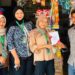 Mahasiswa KKN-PPM Kelompok 16 Universitas Malikussaleh (Unimal) mendata sekaligus mengedukasi pelaku UMKM terkait penggunaan pembayaran digital QRIS di Gampong Blang Dalam Tunong, Kecamatan Nisam