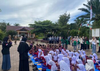 Mahasiswa KKN Kelompok 48 dan 49 Unimal memberikan edukasi interaktif mengenai pengenalan dan pengendalian emosi dasar kepada siswa SD Negeri 20 Kuta Makmur, Kabupaten Aceh Utara