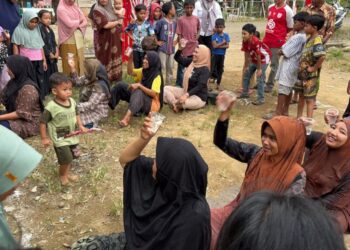 Keceriaan warga Desa Meunye Cut Bahagia, Aceh Utara, saat mengikuti lomba HUT ke-81 RI yang diinisiasi oleh mahasiswa KKN-PPM Kelompok 32 Unimal