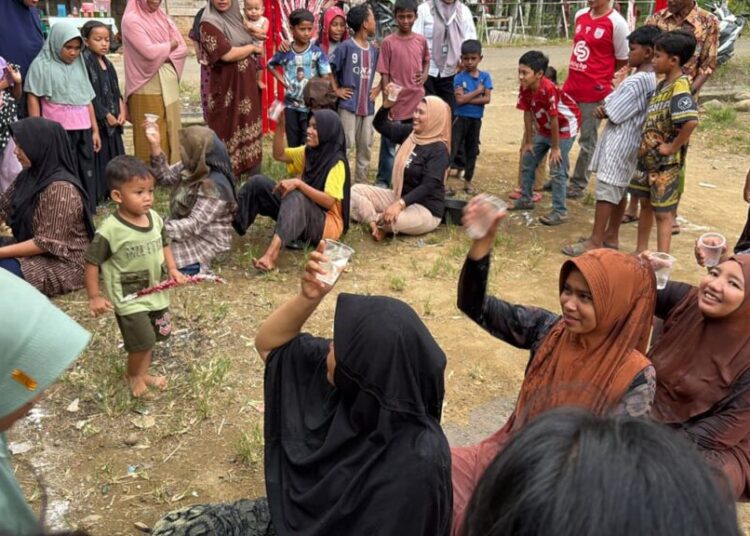 Keceriaan warga Desa Meunye Cut Bahagia, Aceh Utara, saat mengikuti lomba HUT ke-81 RI yang diinisiasi oleh mahasiswa KKN-PPM Kelompok 32 Unimal