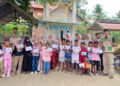 Momen pembagian hadiah rangkaian perlombaan HUT ke-81 RI yang digelar Mahasiswa KKN Unimal Angkatan XXXIX Kelompok 41 dan 42 di Desa Mulieng Meucat, Kuta Makmur, Aceh Utara