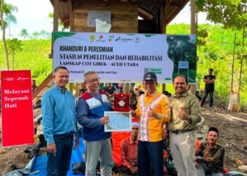 Pemkab Aceh Utara dan PHE NSO saat meresmikan Stasiun Penelitian dan Rehabilitasi KEHATI Lanskap Cot Girek yang dikelola LPLHa di Kecamatan Paya Bakong