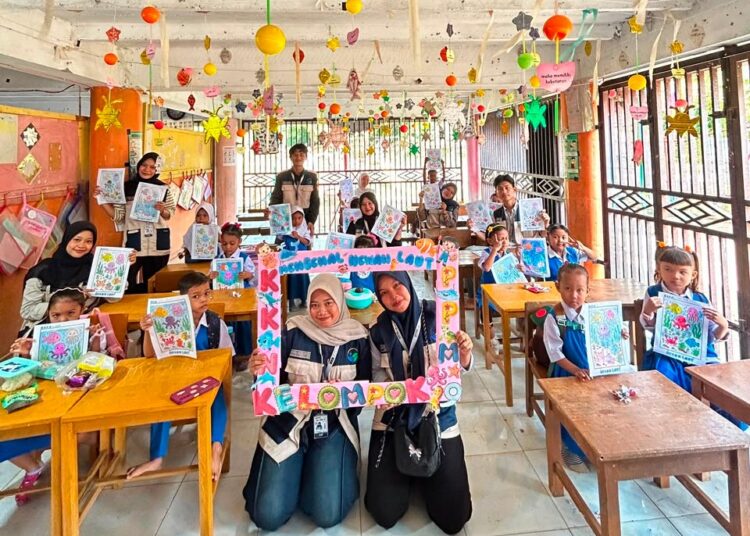 Anak-anak TK Gampong Teungoh antusias mengikuti lomba mewarnai yang diselenggarakan oleh mahasiswa KKN-PPM Kelompok 9 Universitas Malikussaleh di Kecamatan Nisam, Aceh Utara