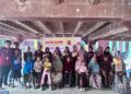Aksi mahasiswa KKN Kelompok 11 Universitas Malikussaleh saat mendampingi anak-anak dalam program "Kutu Care" di Desa Seuneubok, Nisam, Aceh Utara