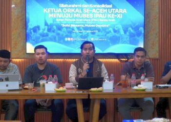 Pengurus Ikatan Pemuda Aceh Utara (IPAU) Banda Aceh dan pimpinan Orkal kecamatan saat menghadiri forum konsolidasi Mubes XI di Gunongan Kupi Hall, Banda Aceh